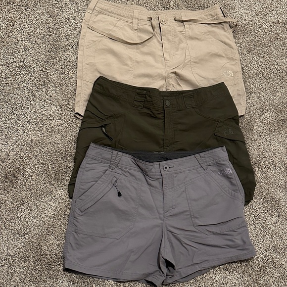 The North Face Women's Outdoor Shorts Set - Tan Dark Green Gray Size 12